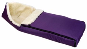 Śpiworek zimowy do wózka fotelika sanek z futerkiem owcza wełna  ciemny fioletowy prostokątny